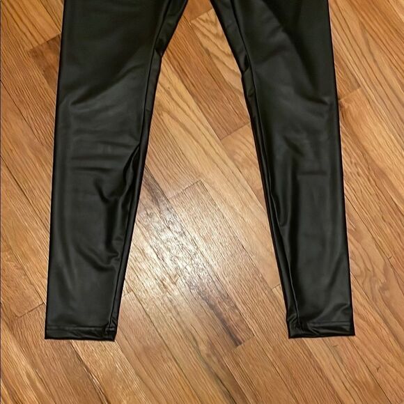 New With Tags OFFLINE By Aerie Real Luxe Faux Leather Legging size M - Picture 5 of 9